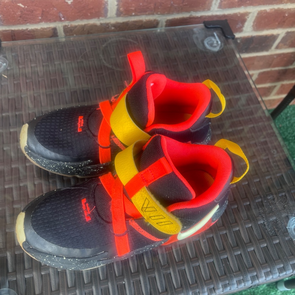 Nikes - Picture 3 of 3